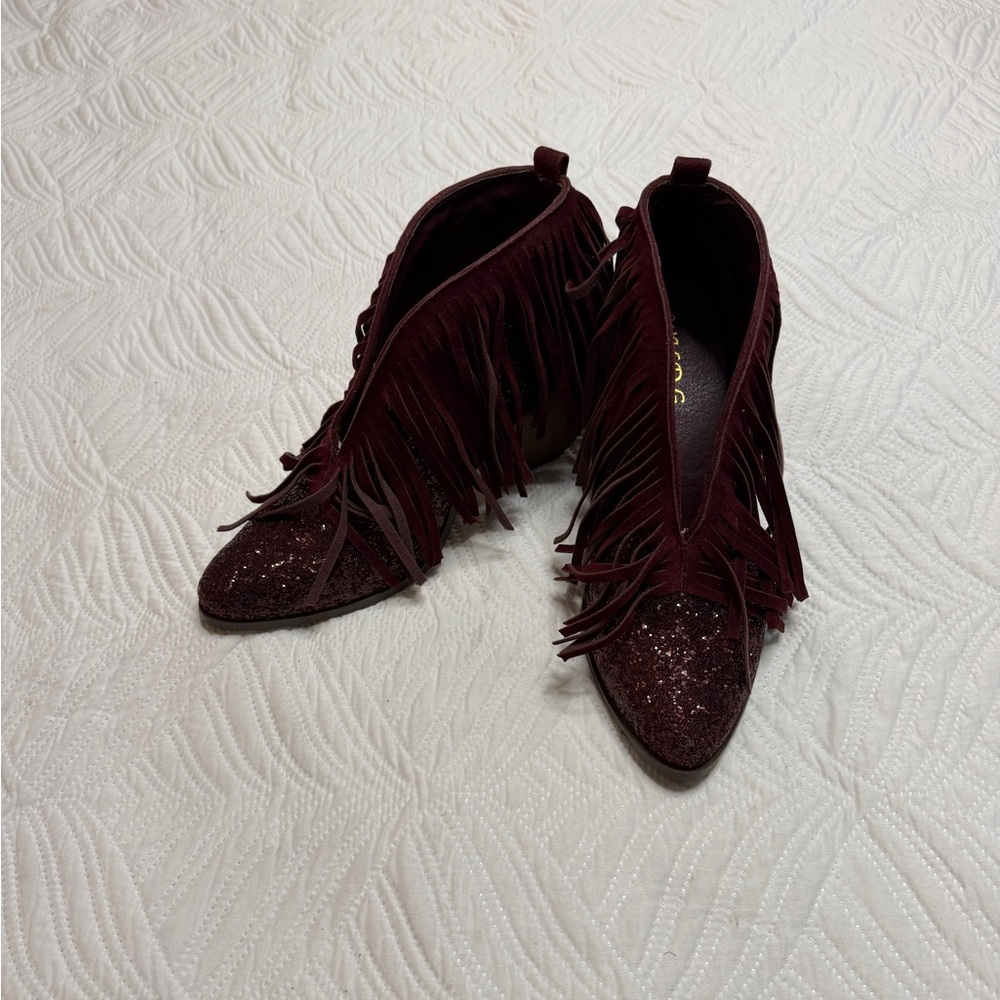 Wild G Women’s Maroon Glitter Fringe Ankle Boots. Size 9